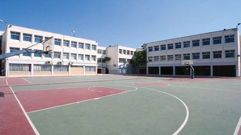 Αναστάτωση στην Βαρβάκειο με τις εξετάσεις εισαγωγής – Από το πρωί περιμένουν οι μαθητές και δεν ξεκινούν